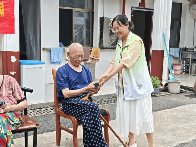 湘潭市岳塘区举行端午节敬老主题活动 丰富特困长者精神文化生活